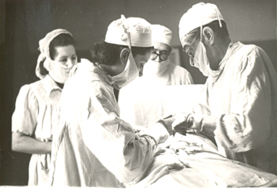 “Intervenció quirúrgica practicada per la Dra. María Gómez i el Dr. Vicente Parra a l’Hospital Varsòvia de Tolosa de Llenguadoc (1946)”